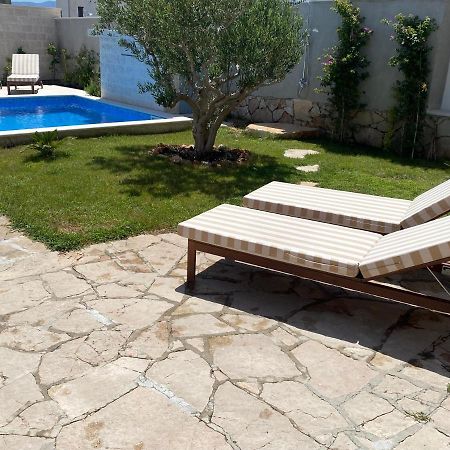 Villa Mediterra Garden & Pool Bol Bagian luar foto