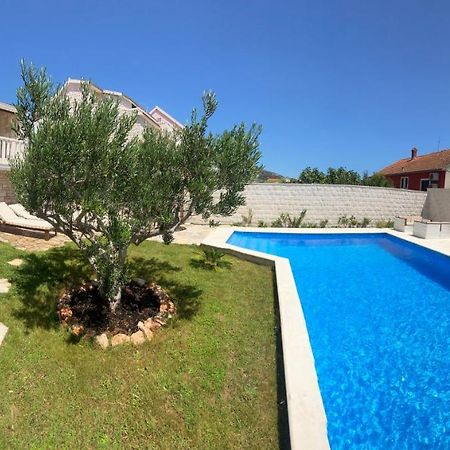 Villa Mediterra Garden & Pool Bol Bagian luar foto