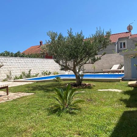 Villa Mediterra Garden & Pool Bol Bagian luar foto