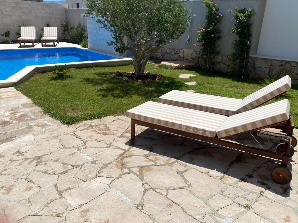 Villa Mediterra Garden & Pool Bol Bagian luar foto