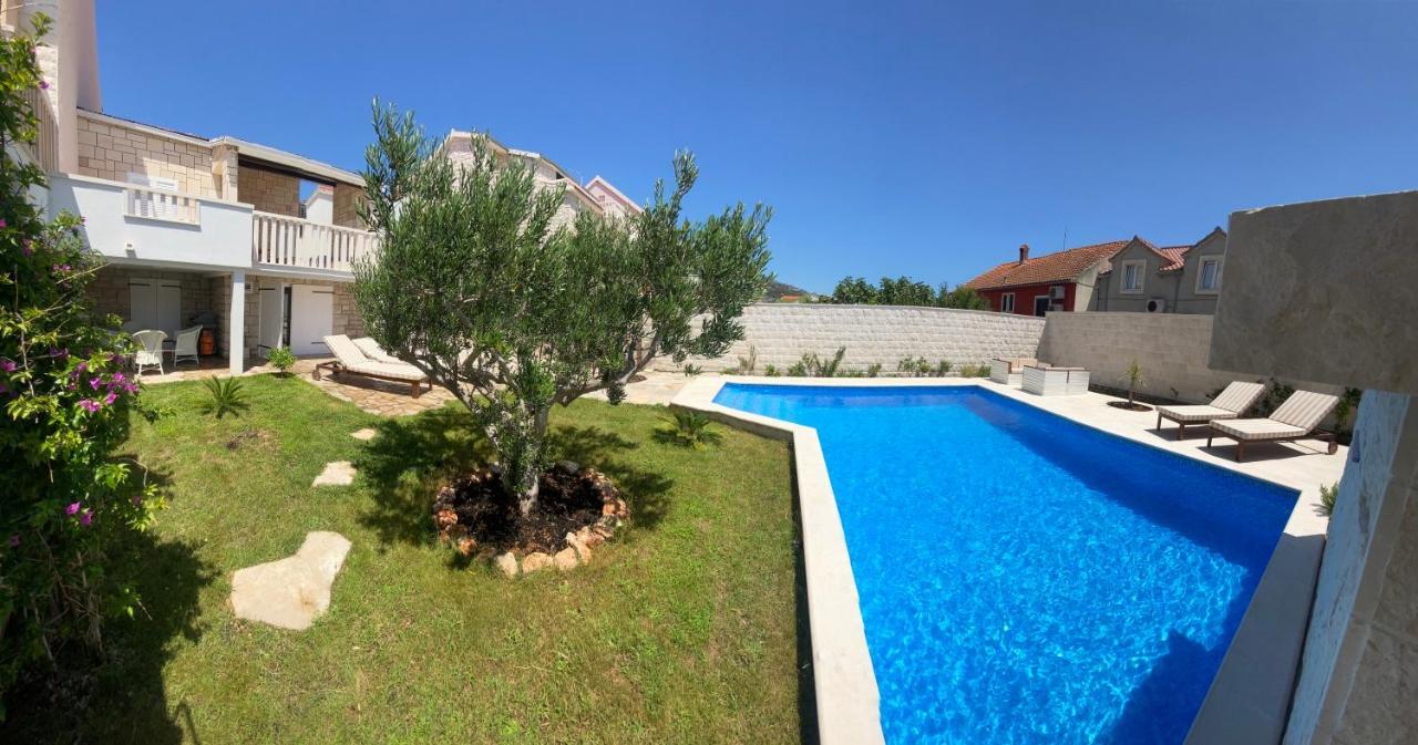 Villa Mediterra Garden & Pool Bol Bagian luar foto