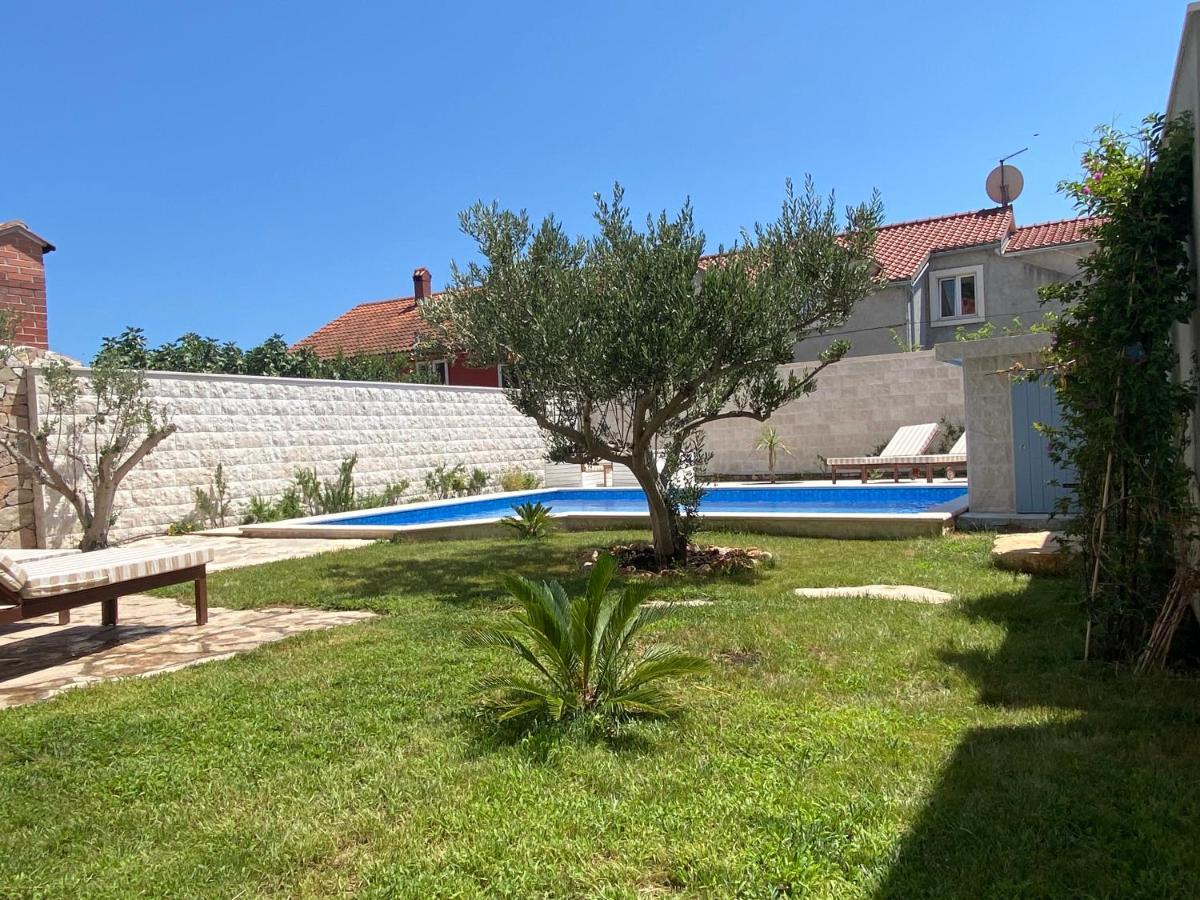 Villa Mediterra Garden & Pool Bol Bagian luar foto