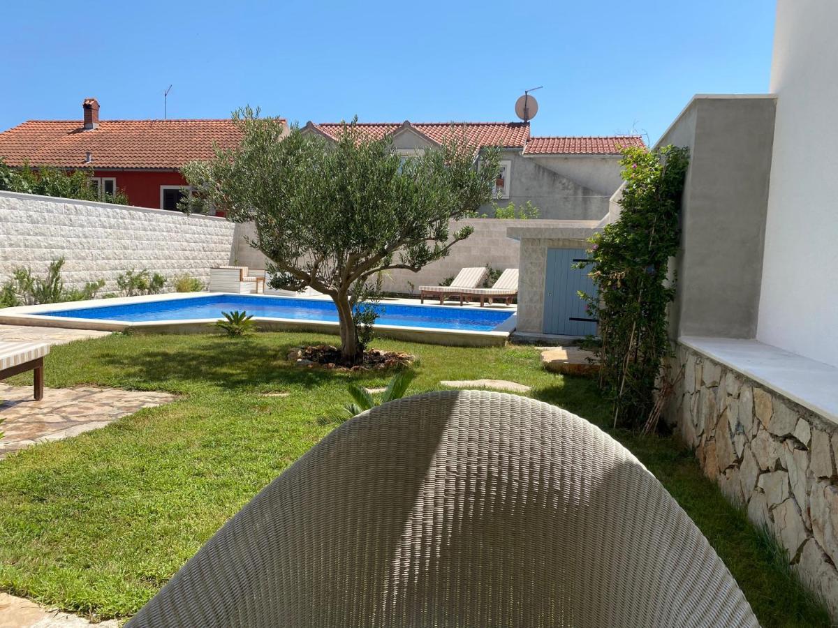 Villa Mediterra Garden & Pool Bol Bagian luar foto
