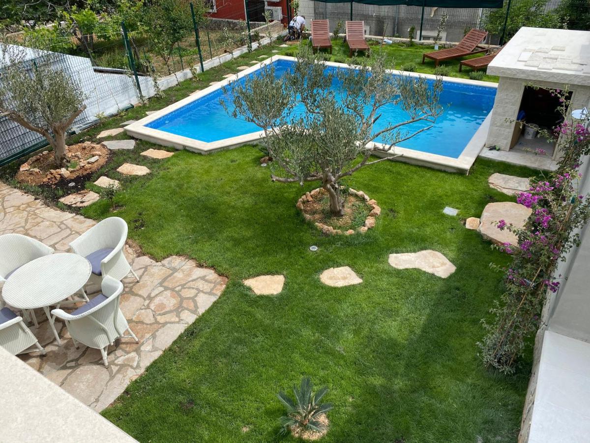 Villa Mediterra Garden & Pool Bol Bagian luar foto