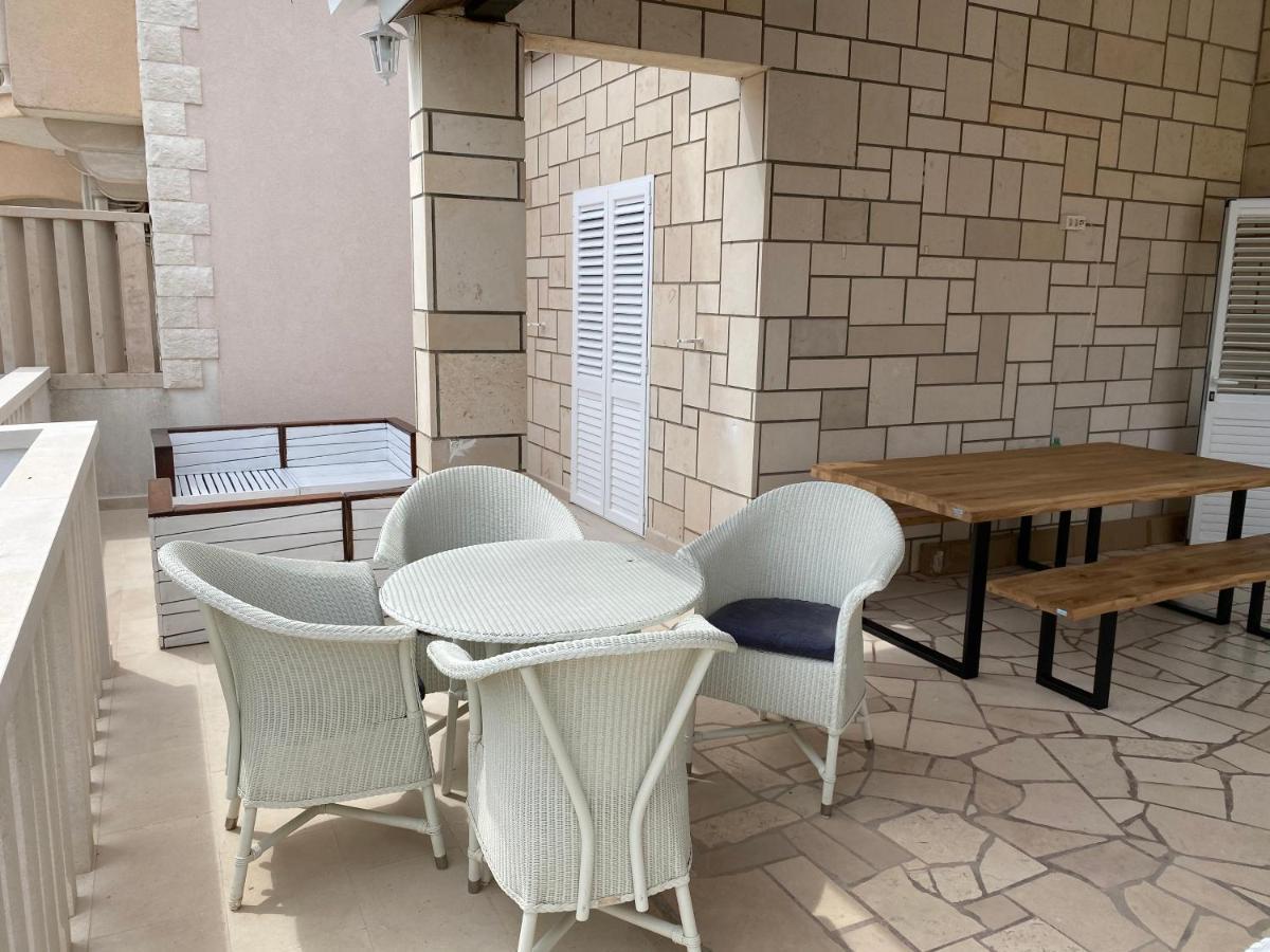 Villa Mediterra Garden & Pool Bol Bagian luar foto